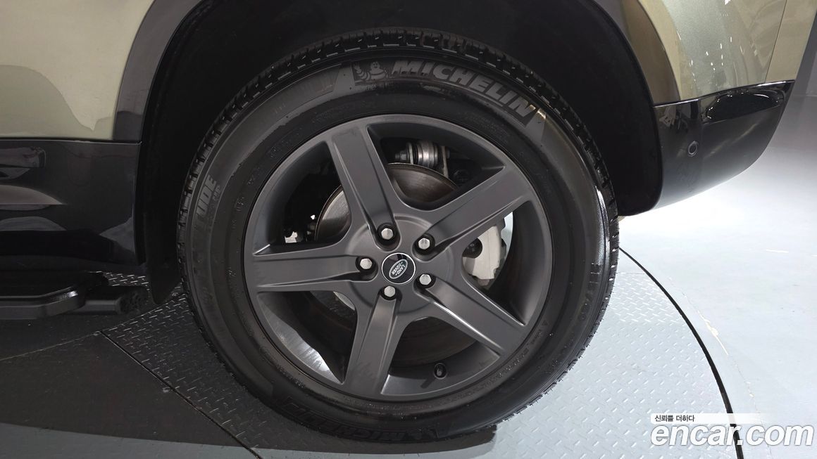 Land Rover Defender 2023