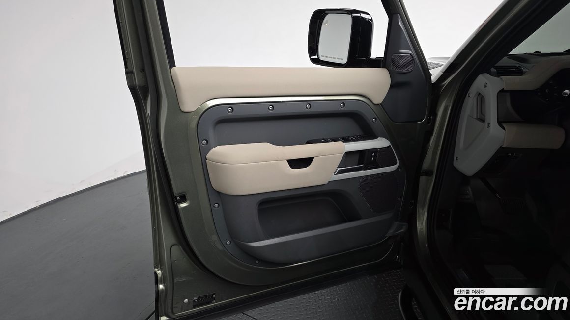 Land Rover Defender 2023