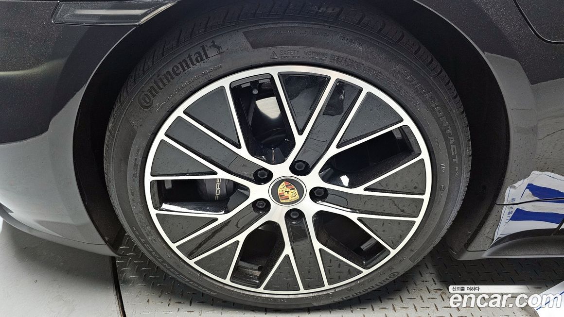 Porsche Taycan 2022
