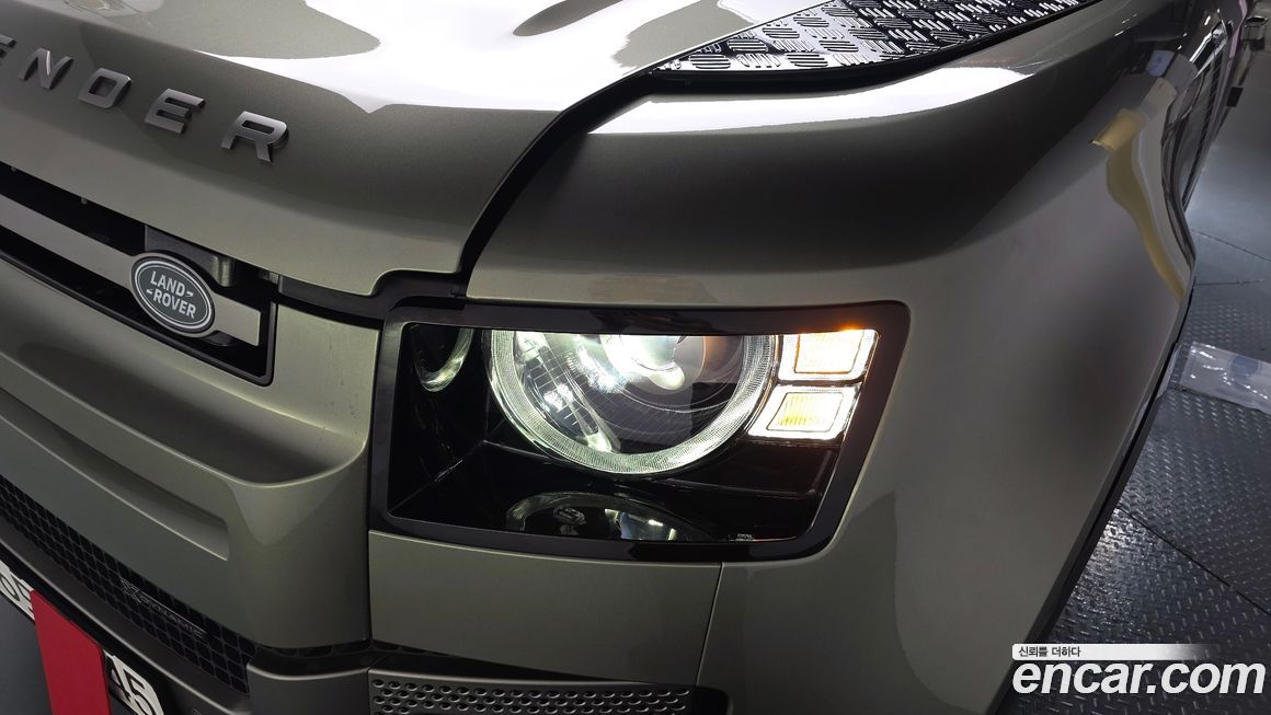 Land Rover Defender 2023