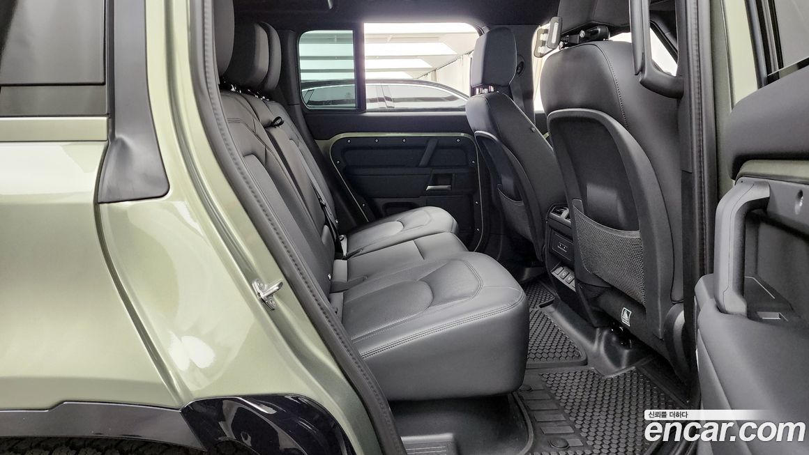 Land Rover Defender 2025