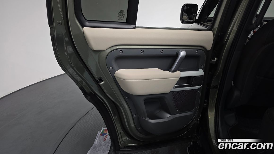 Land Rover Defender 2023
