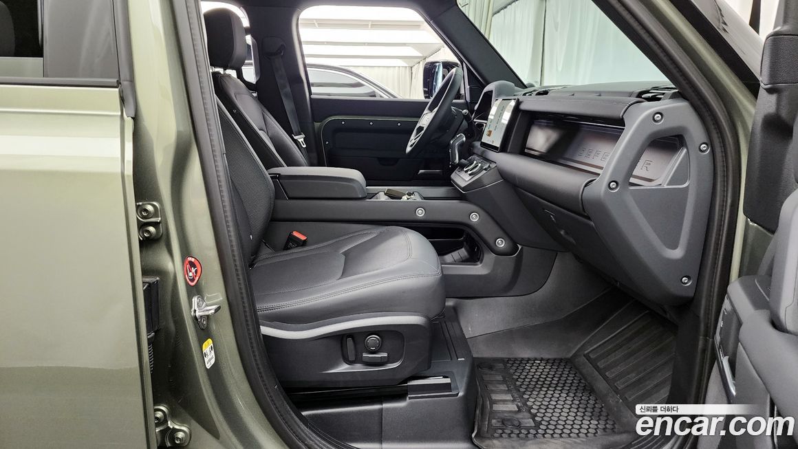 Land Rover Defender 2025