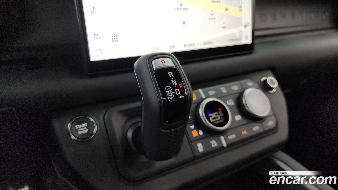 Land Rover Defender 2025