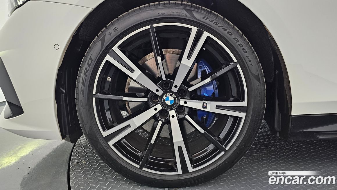 BMW 5-Series 2025