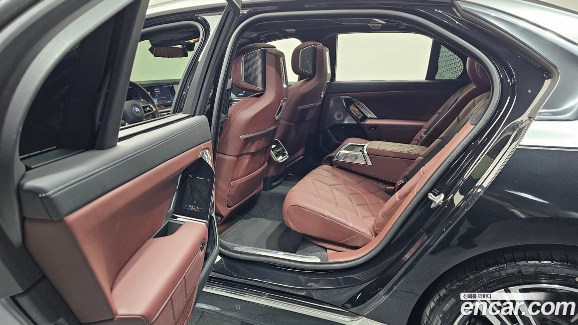 BMW 7-Series 2024