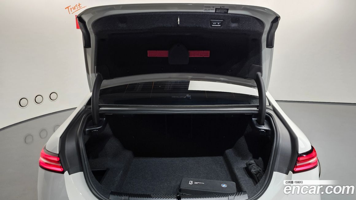 BMW 5-Series 2025