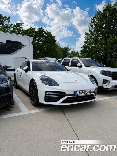 Porsche Panamera 2022