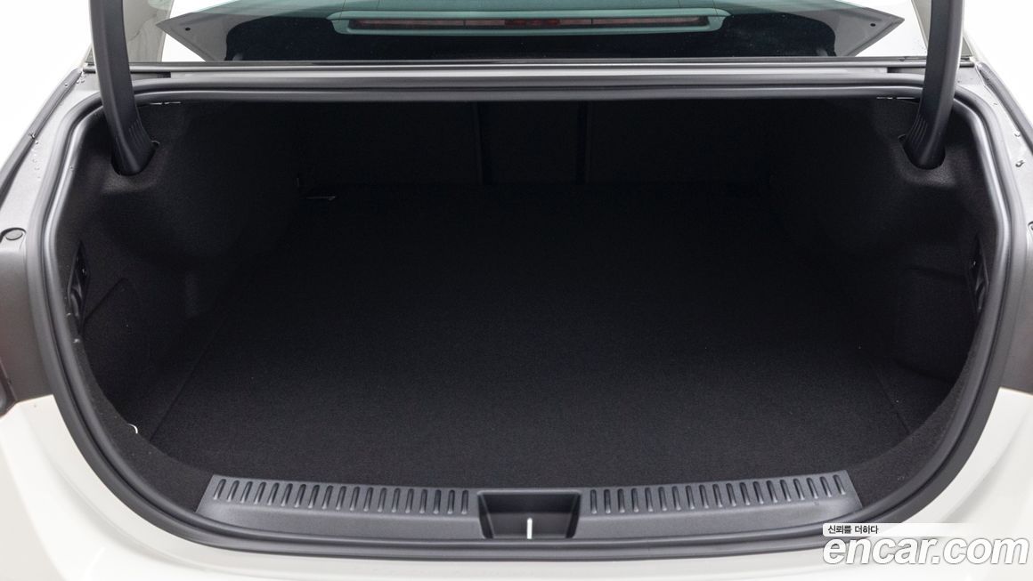 Mercedes-Benz E-Class 2026