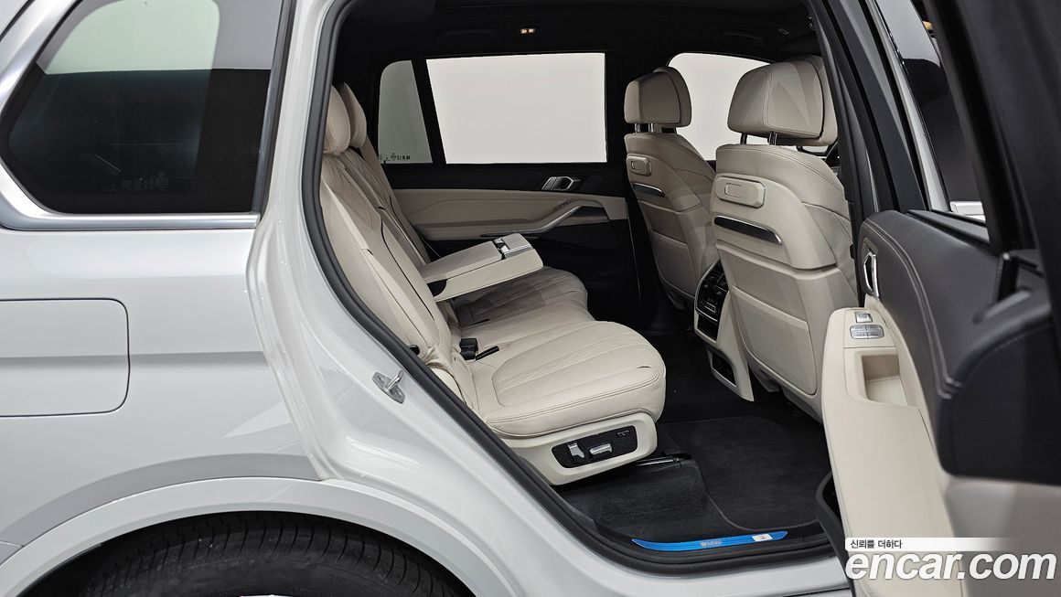 BMW X7 2025