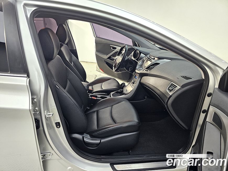 Hyundai AVANTE 2015