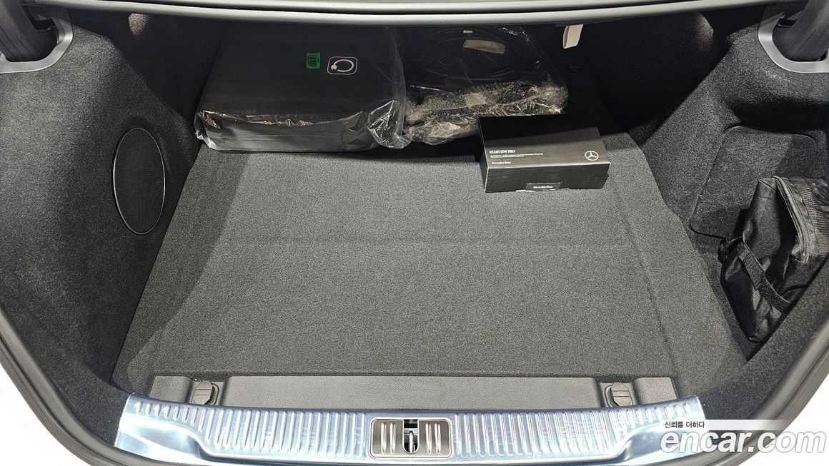 Mercedes-Benz S-Class 2025