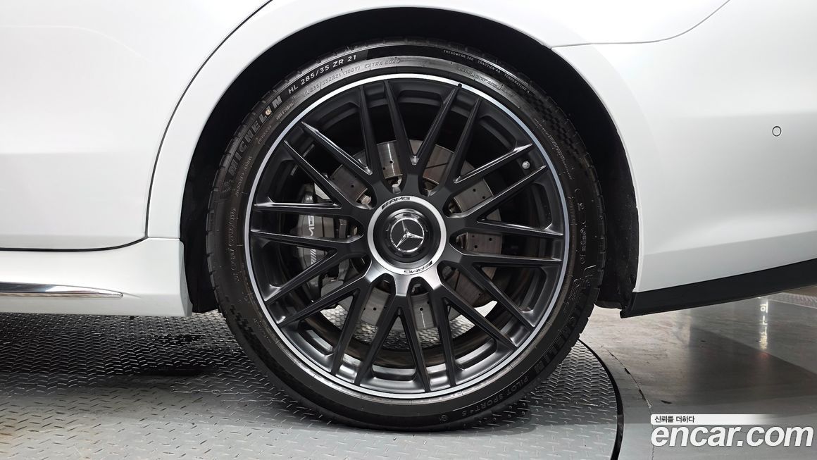 Mercedes-Benz S-Class 2025