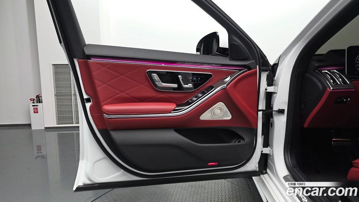 Mercedes-Benz S-Class 2025