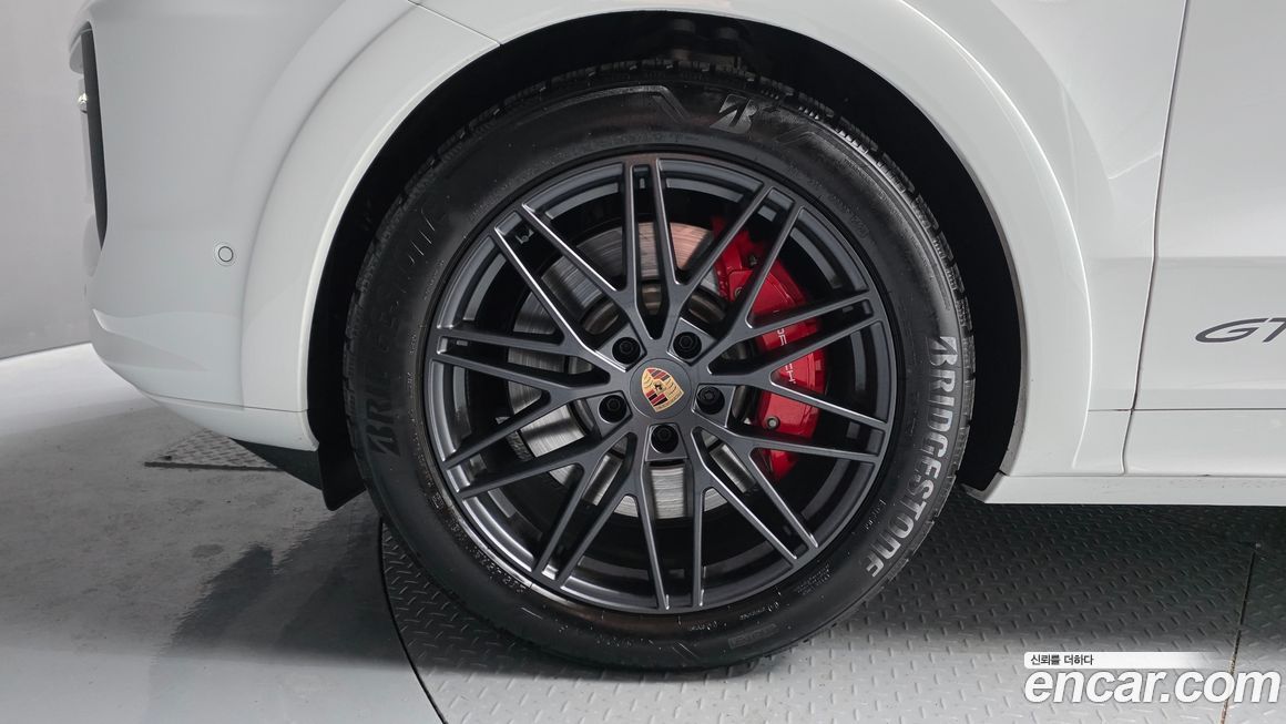 Porsche Cayenne 2025