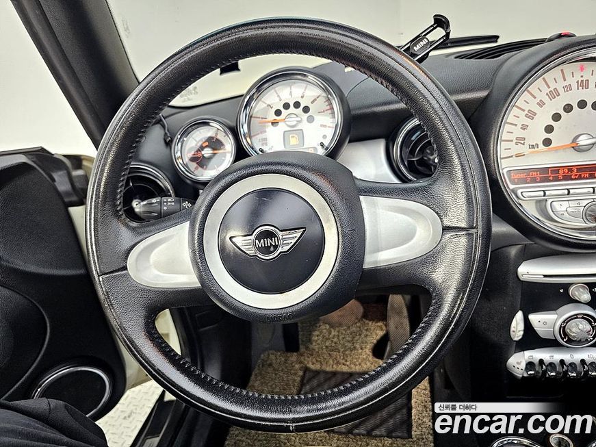 Mini Cooper Convertible 2010