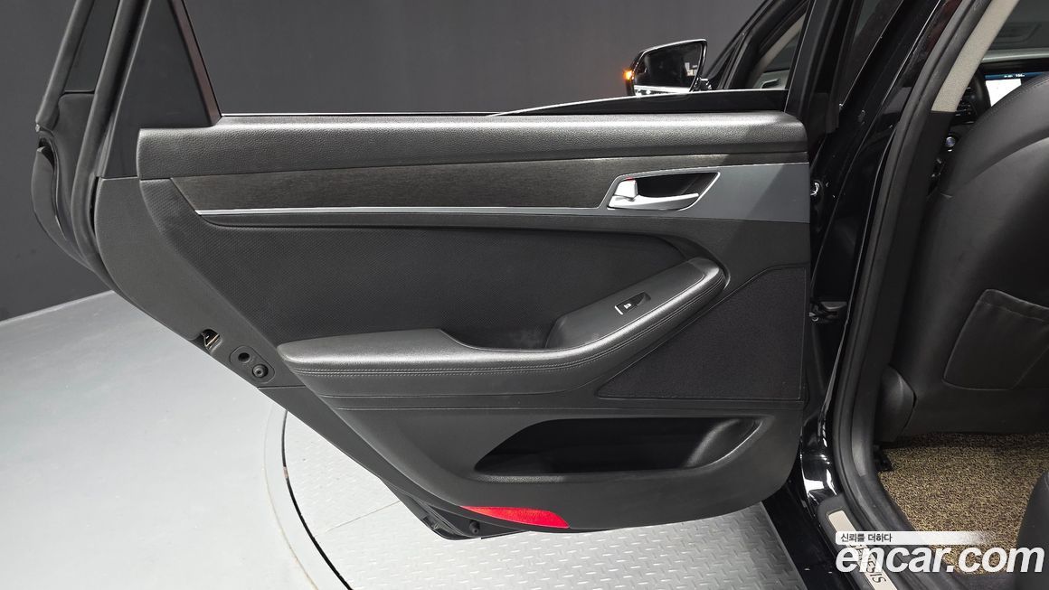 Hyundai Genesis 2016