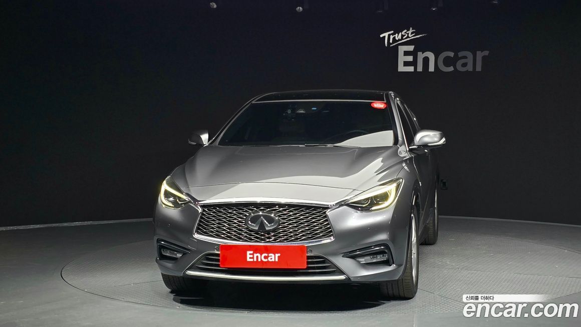 Infiniti Q30 2019