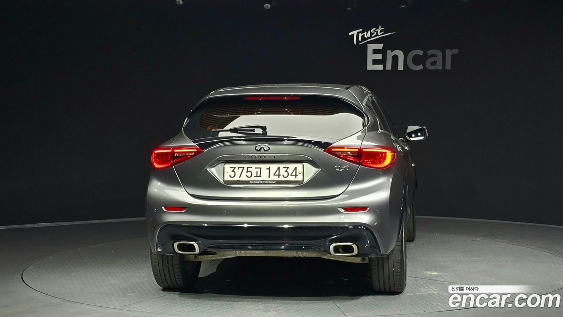 Infiniti Q30 2019