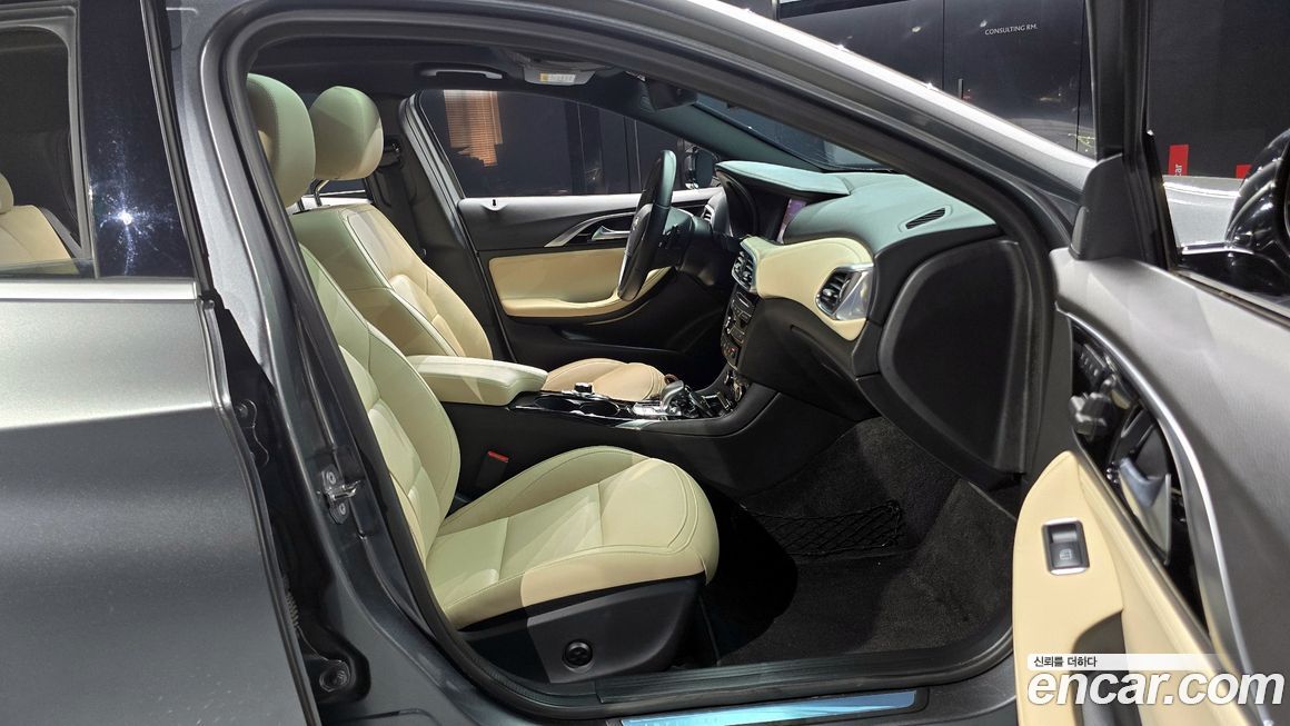 Infiniti Q30 2019