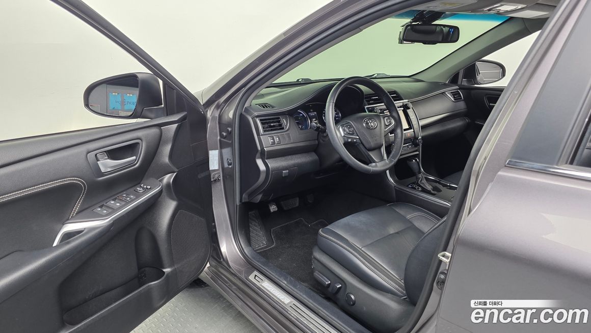 Toyota Camry 2016