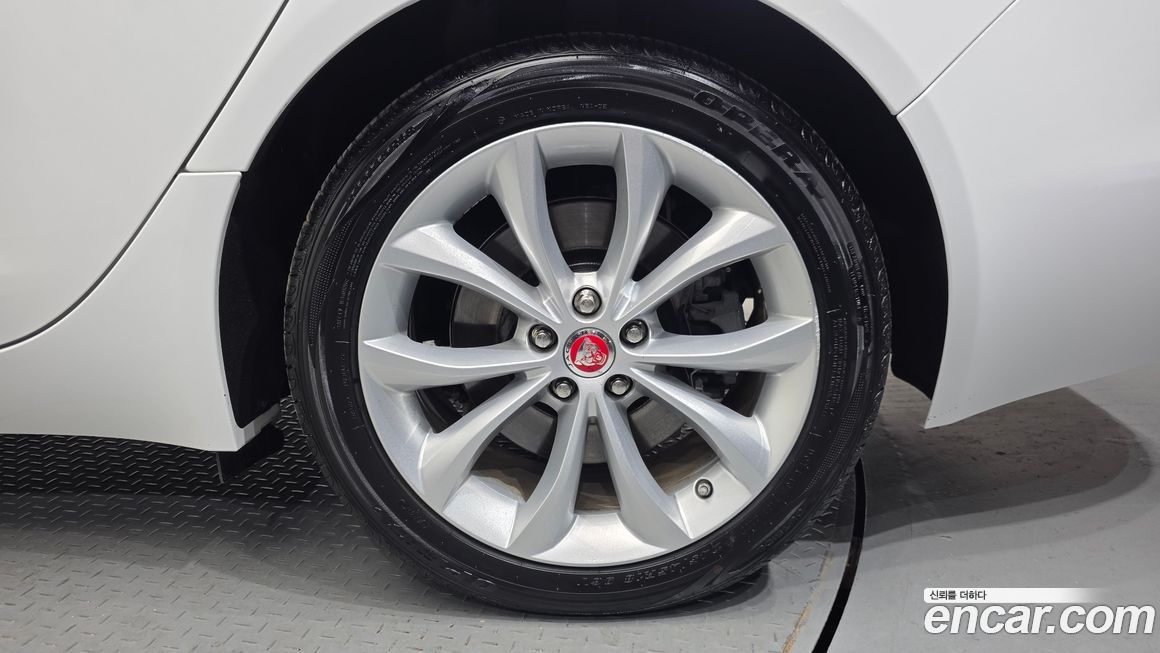 Jaguar XF 2019