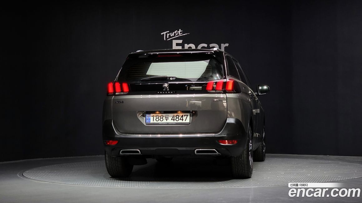 Peugeot 5008 2021