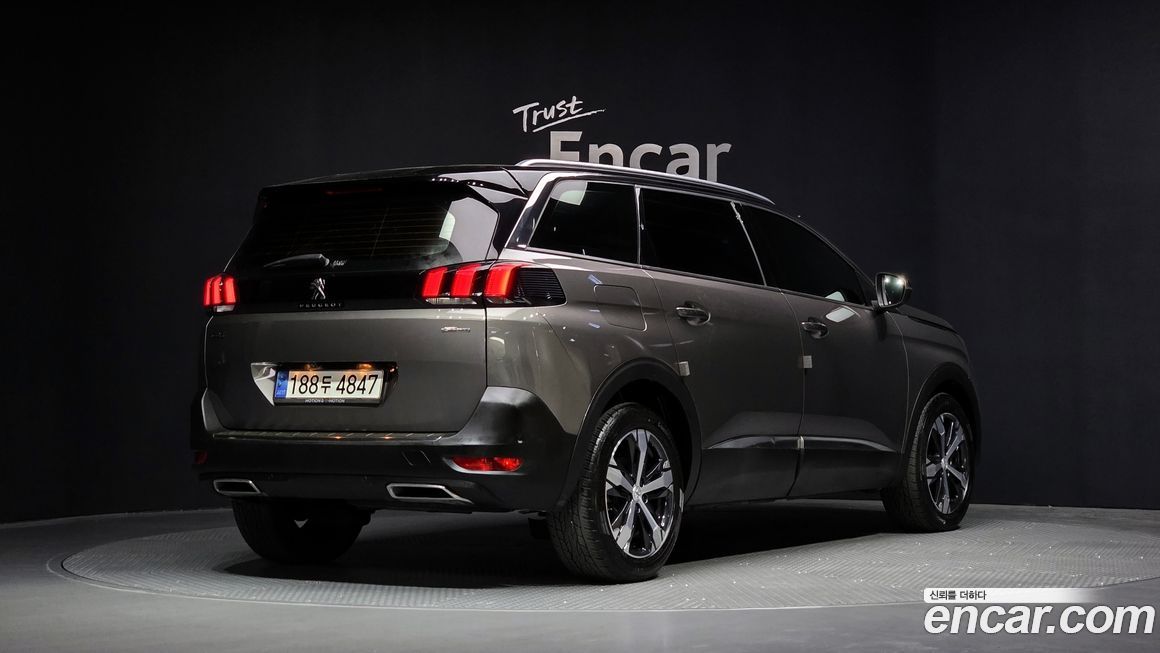 Peugeot 5008 2021