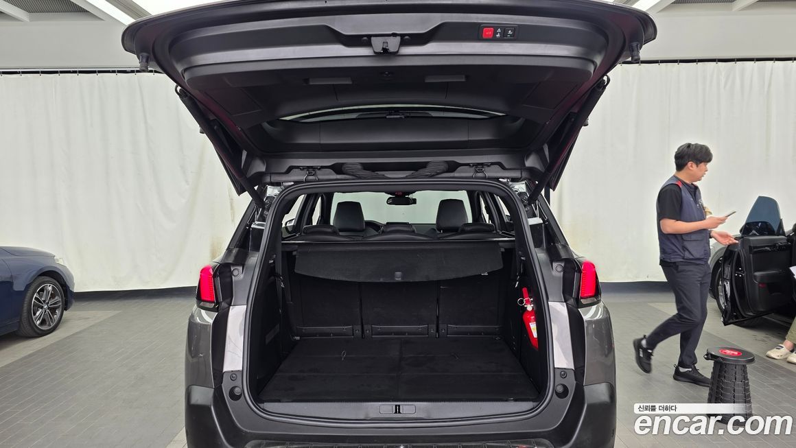 Peugeot 5008 2021
