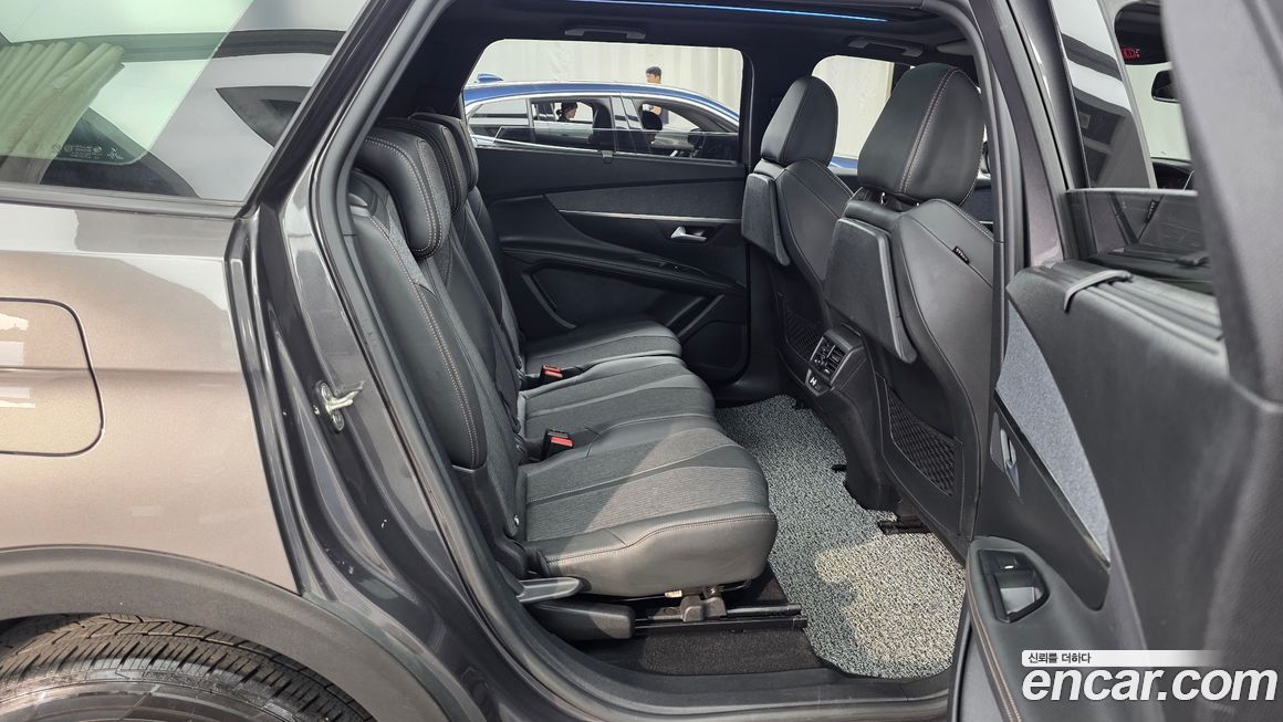 Peugeot 5008 2021