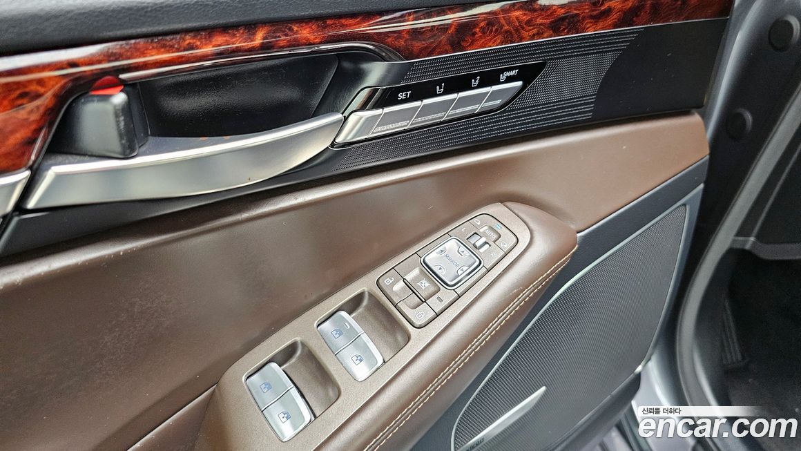 Genesis EQ900 2017