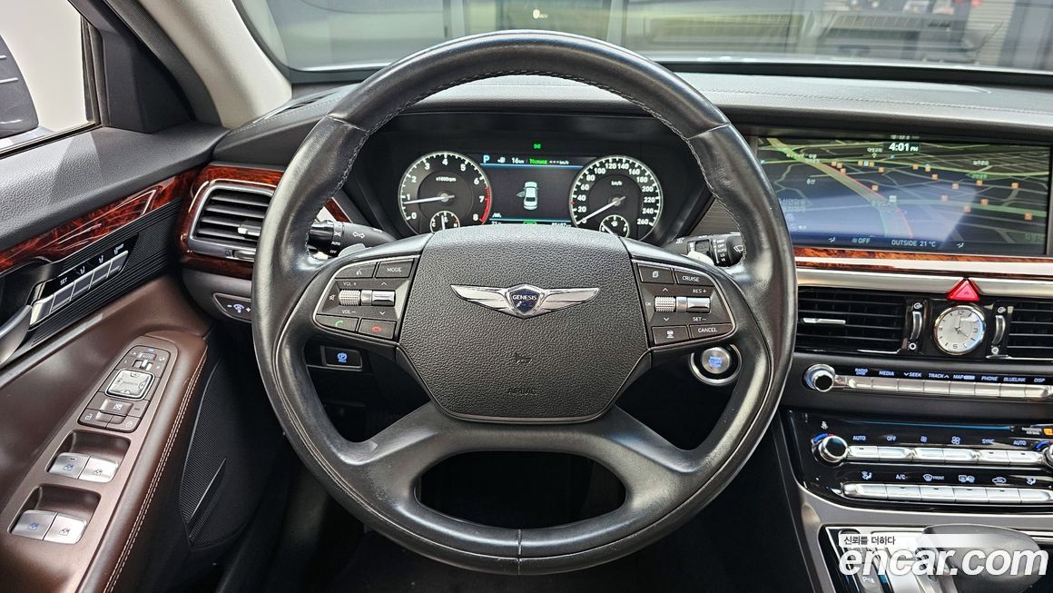 Genesis EQ900 2017