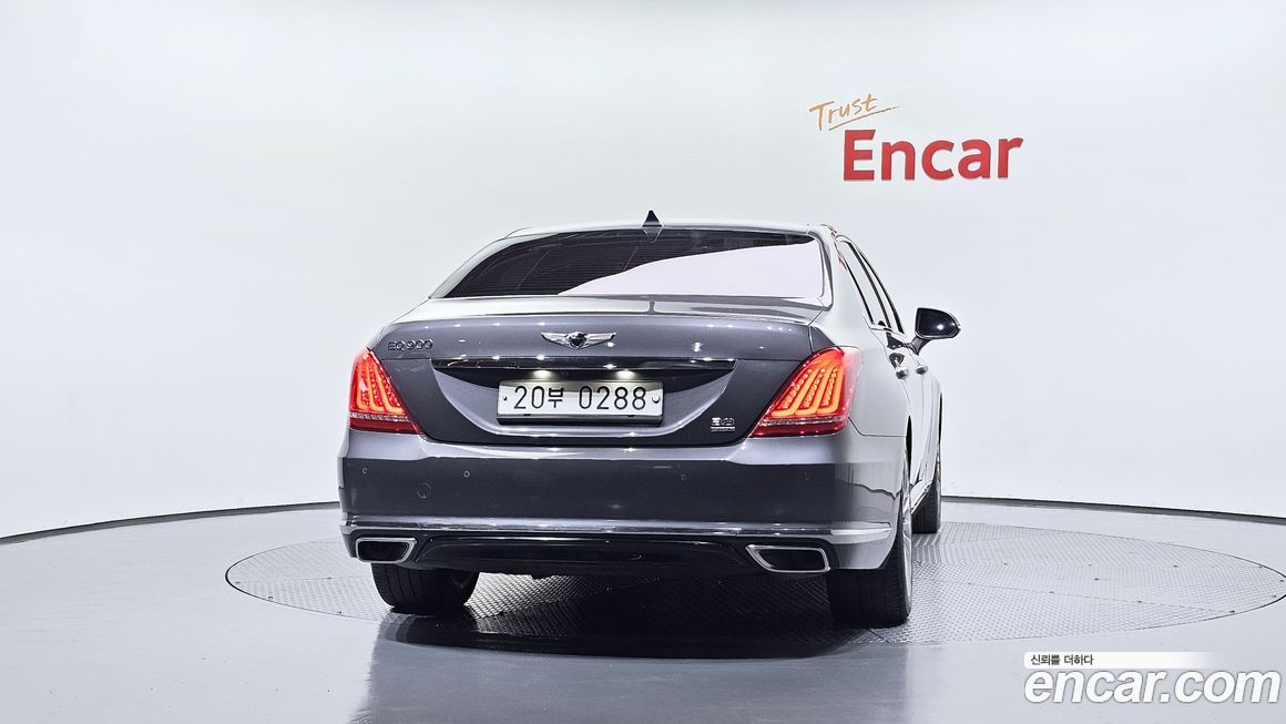 Genesis EQ900 2017