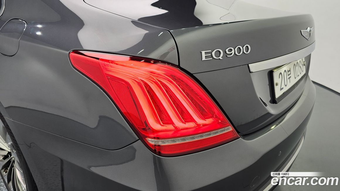 Genesis EQ900 2017