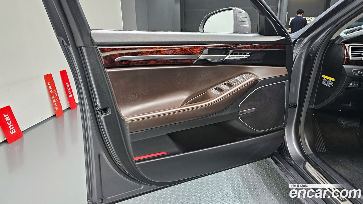 Genesis EQ900 2017