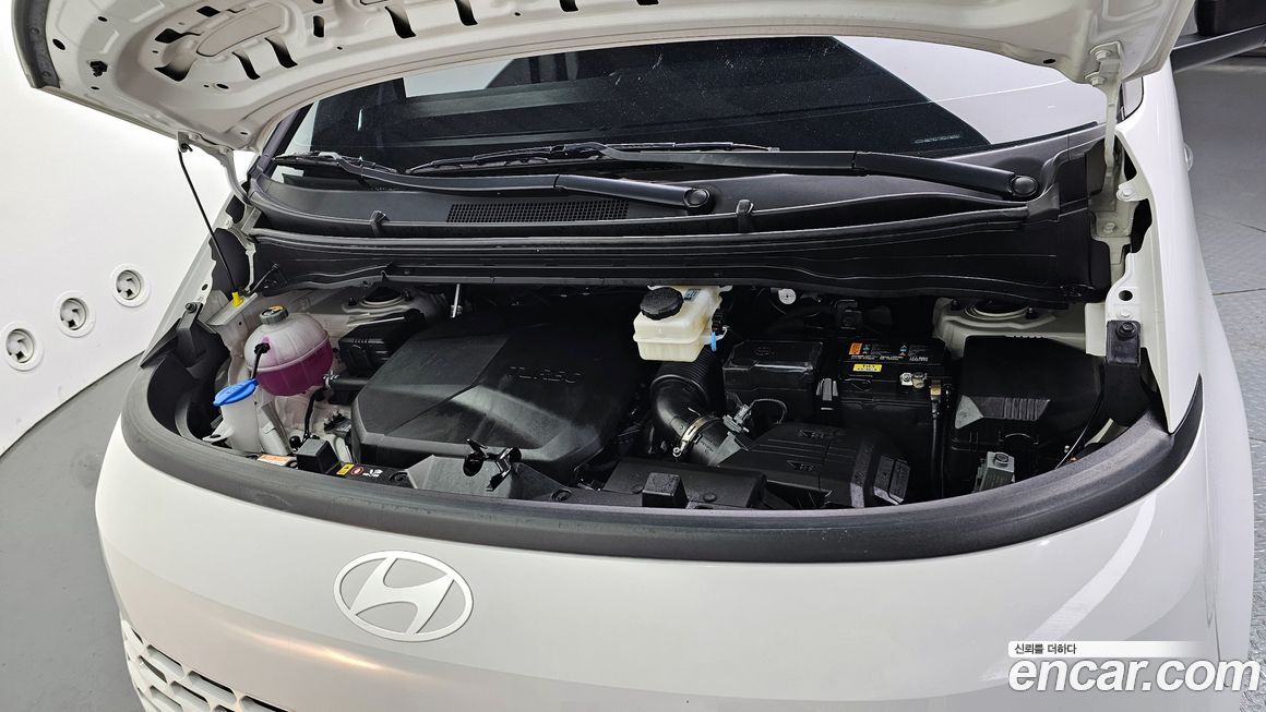 Hyundai Staria 2025