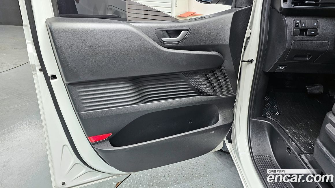Hyundai Staria 2025