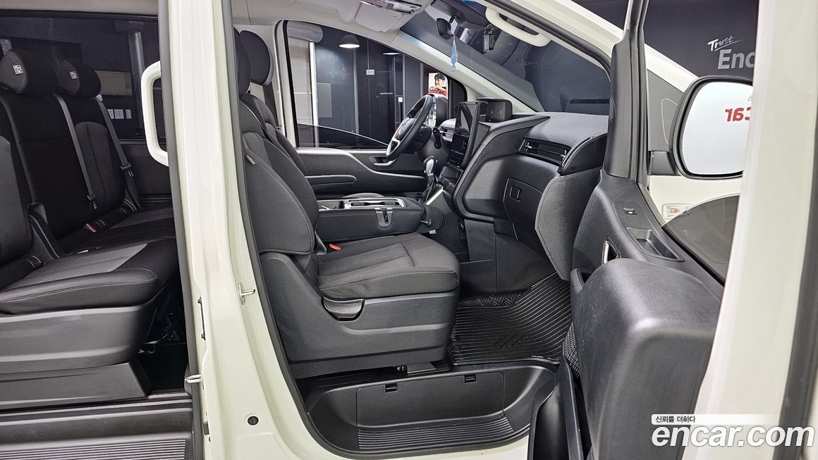 Hyundai Staria 2025