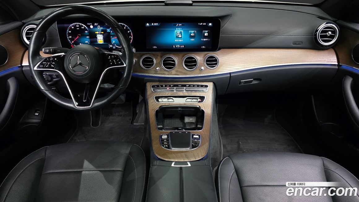 Mercedes-Benz E-Class 2022