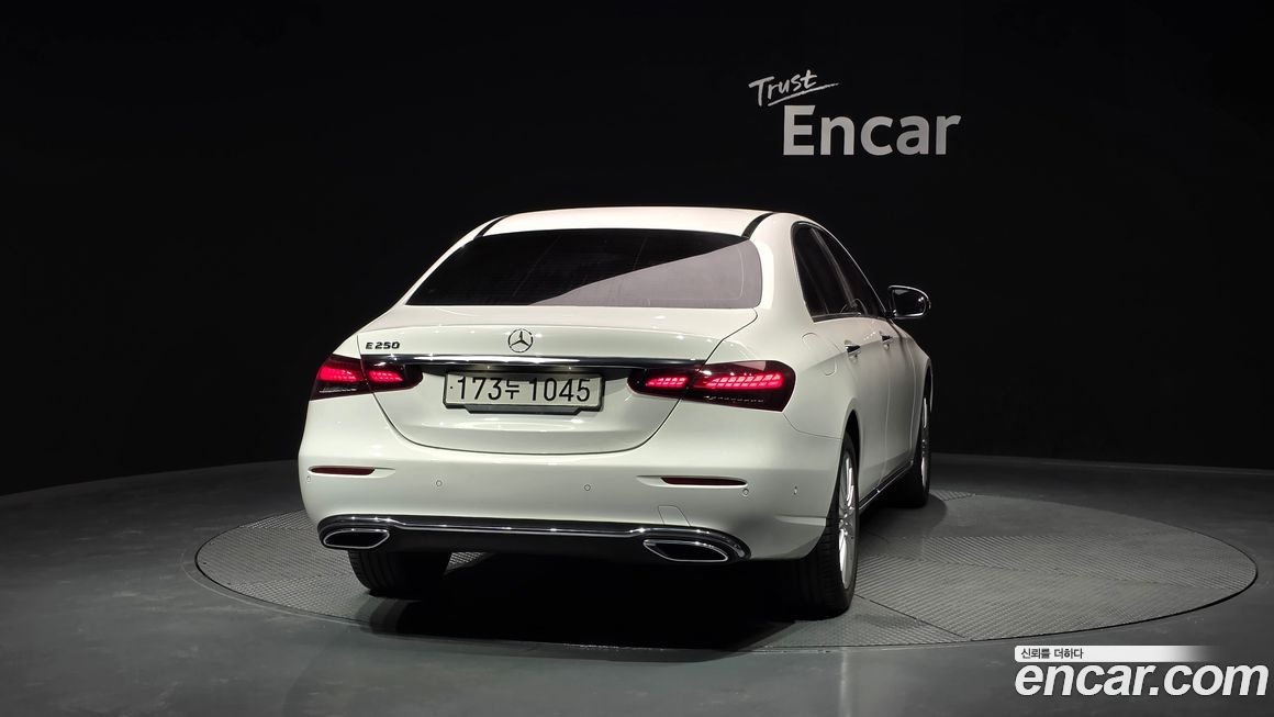 Mercedes-Benz E-Class 2022