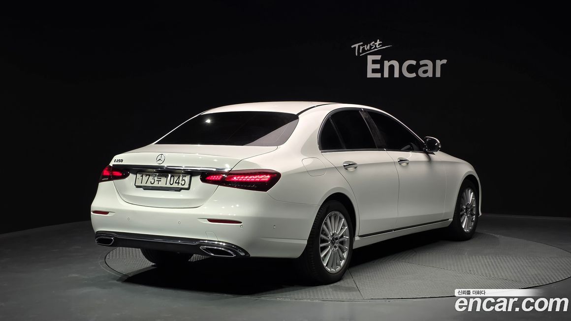 Mercedes-Benz E-Class 2022