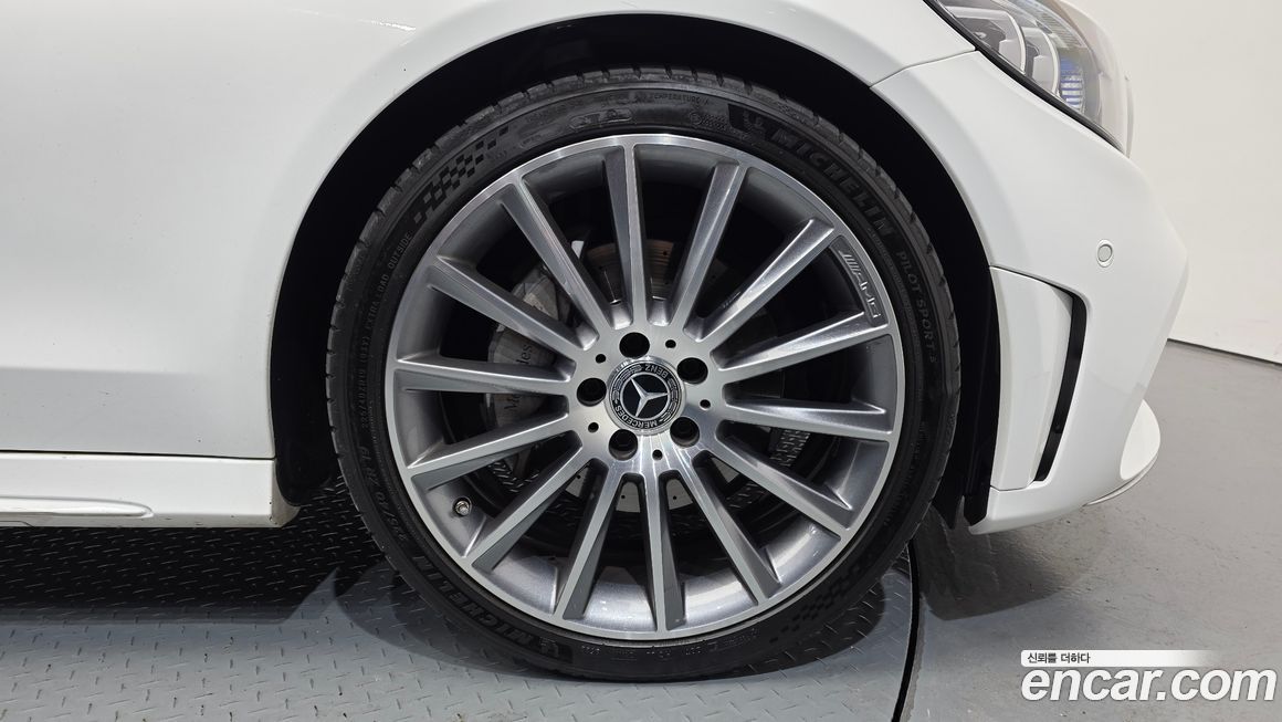 Mercedes-Benz C-Class 2023