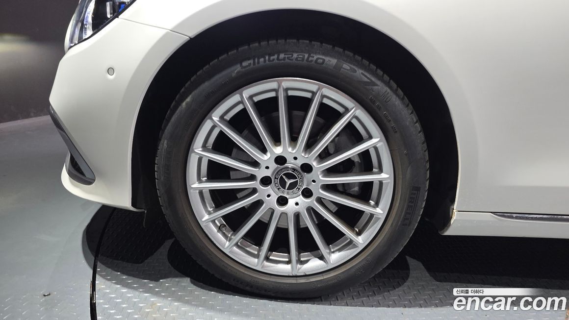 Mercedes-Benz E-Class 2022