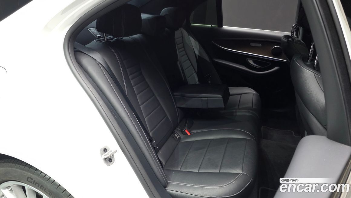 Mercedes-Benz E-Class 2022