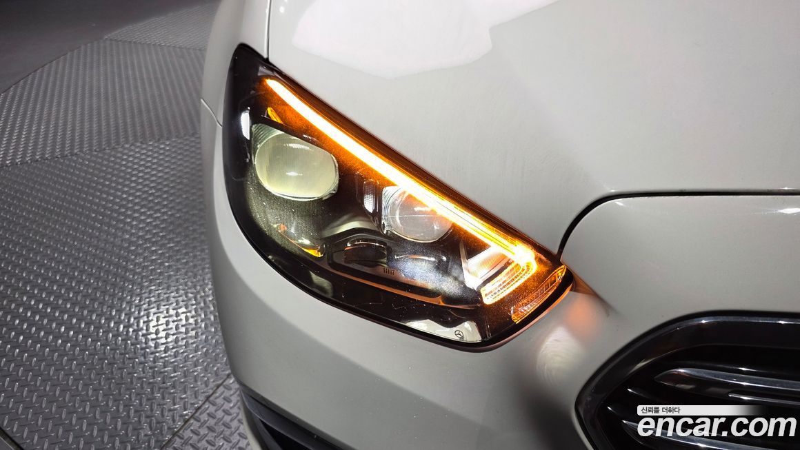 Mercedes-Benz E-Class 2022