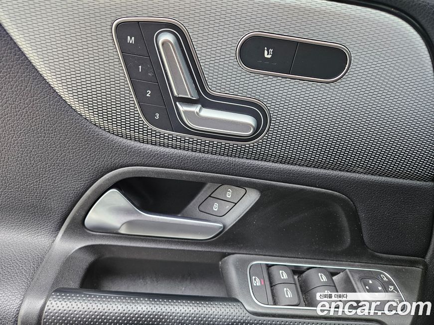Mercedes-Benz GLB-Class 2021