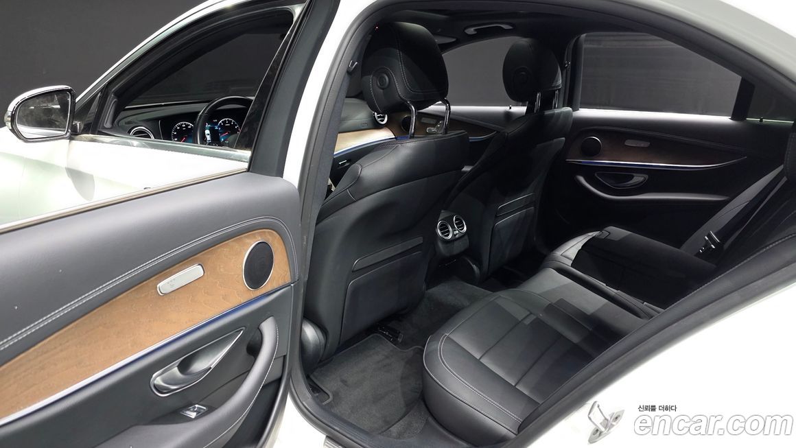 Mercedes-Benz E-Class 2022