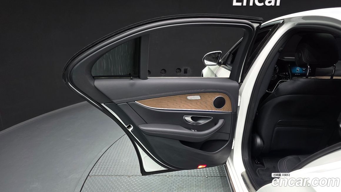 Mercedes-Benz E-Class 2022