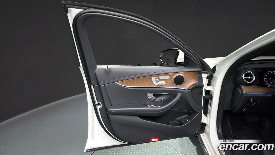Mercedes-Benz E-Class 2022