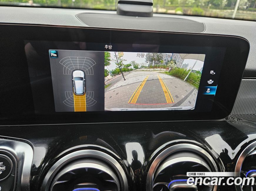 Mercedes-Benz GLB-Class 2021